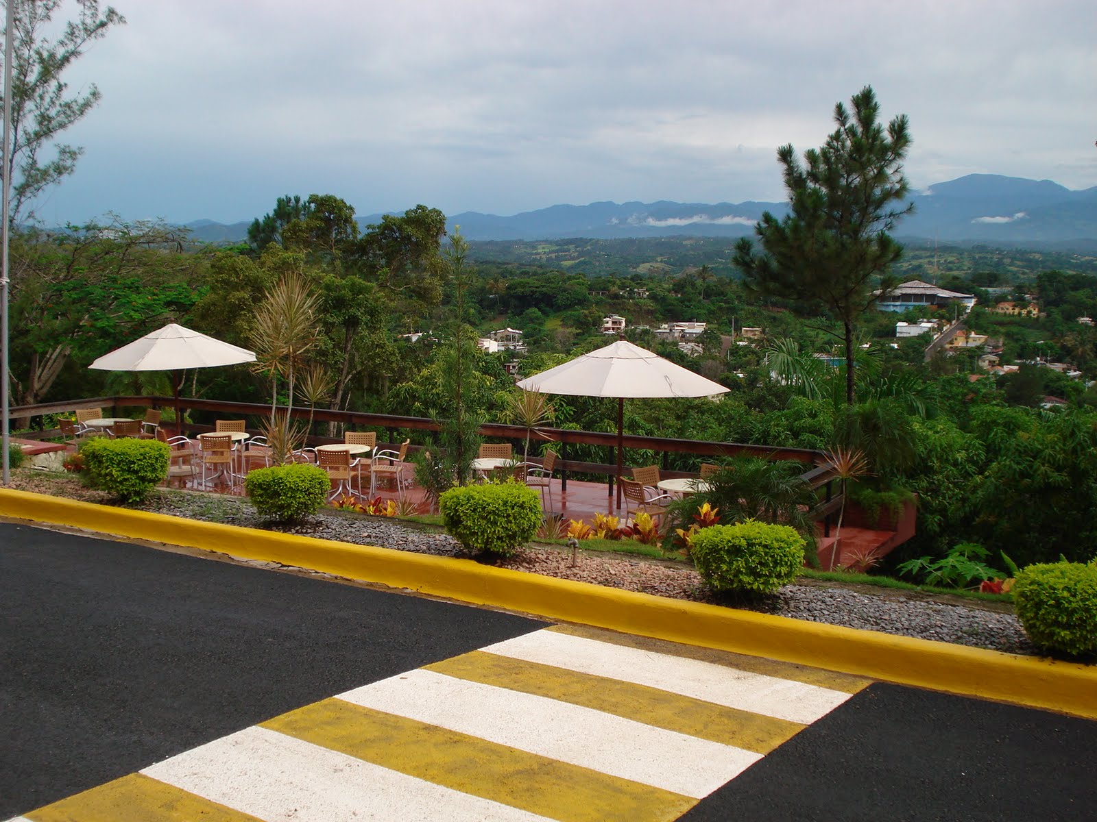 Apuntes de Piero Espinal Estévez INAUGURADO EL HOTEL LA MANSIÓN