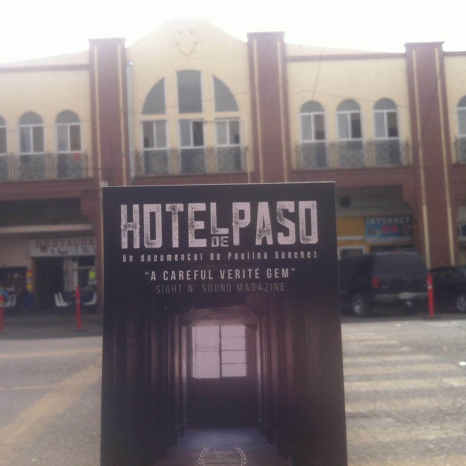 Visión Pública Hotel de paso, el hogar de las historias tristes